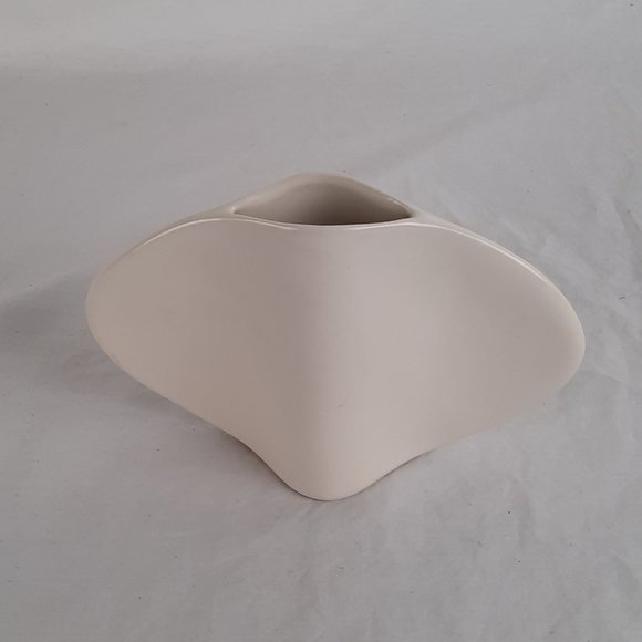 SOLD Set of Two Vintage Mikasa Vases Art Deco Naomi Cahana - Black and White - Picture 10 of 14